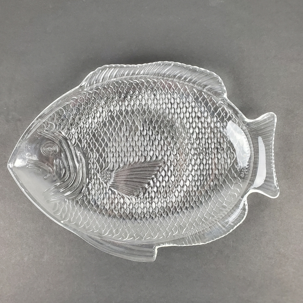 Fish shaped serving platter 10"